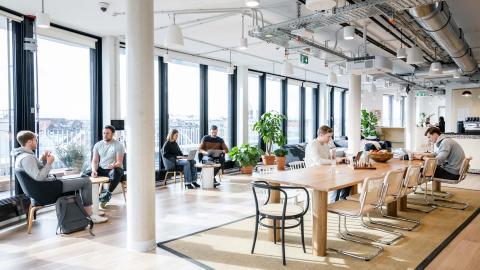 coworking space wework, cologne millennials work in a homely atmosphere