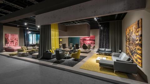 Gemütliche sofas, dezente farben