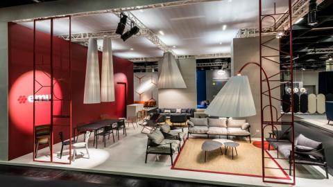 Grosse lampen, sitzgruppen