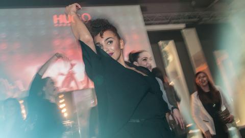 Hugo boss, tanzen, angeblitzt